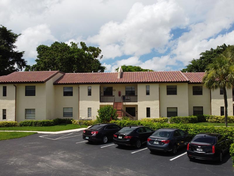 A Condo Complex Highlighting Roof Replacement Service in South Florida